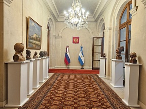 Sobre la inauguración de la exposición del escultor ruso Stepan Erzya en la Embajada