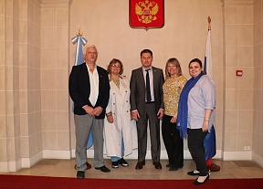 El Embajador de Rusia se reúne con los representantes de la comunidad rusa El Embajador de Rusia se reúne con los representantes de la comunidad rusa