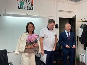 Sobre la visita de los miembros de la Cámara Pública de Rusia a la escuela de la Embajada