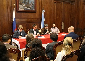 El destacado viajero ruso Fiodor Kóniujov ofreció una conferencia de prensa